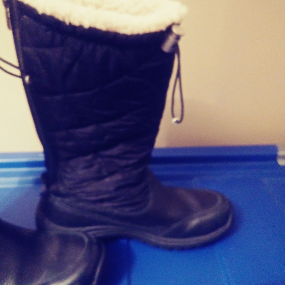 UGG Winter Boots - Size 5 Black - Picture 4 of 12